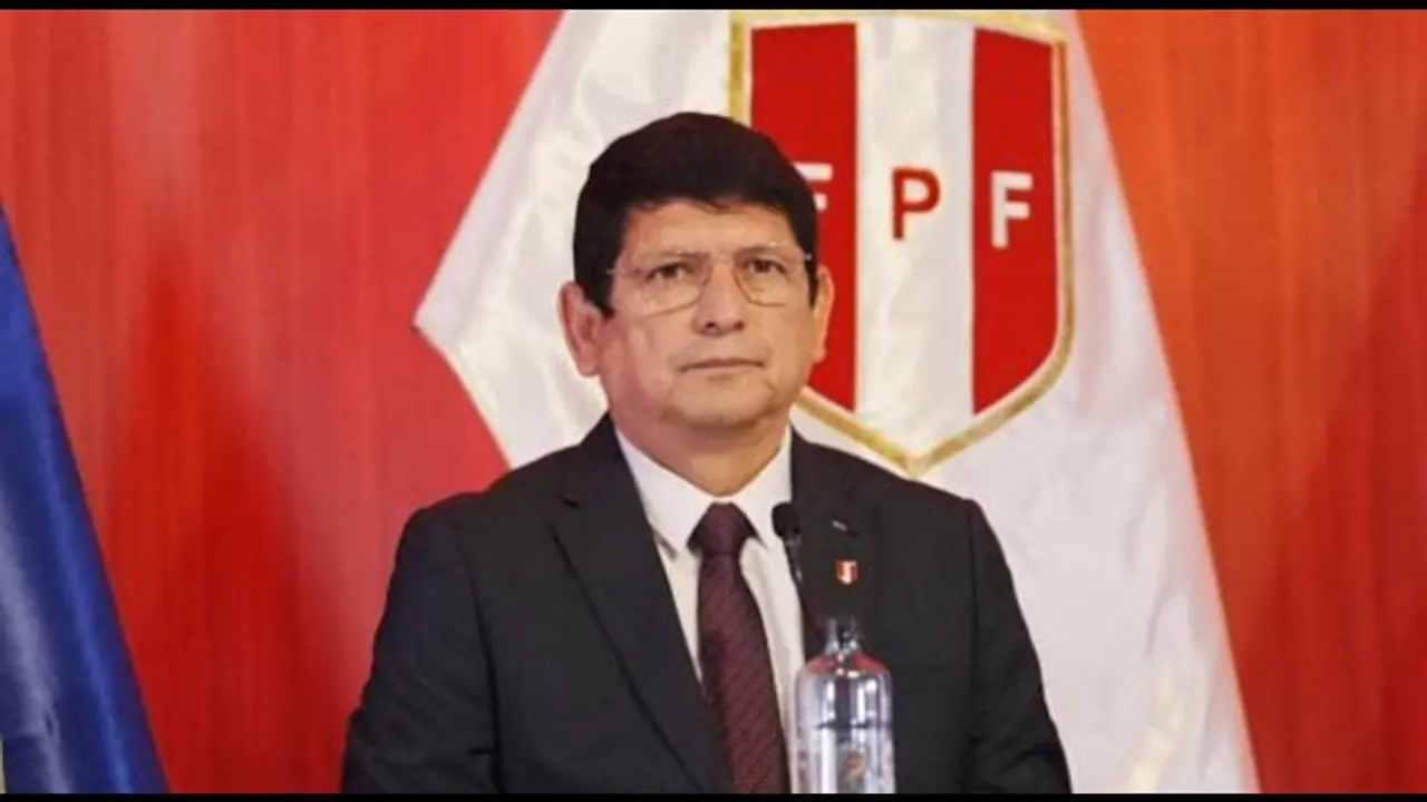 Reproducir: SIGUE A LA CABEZA: AGUSTÍN LOZANO ES REELEGIDO COMO PRESIDENTE DE LA FPF PARA EL PERIODO 2025-2030