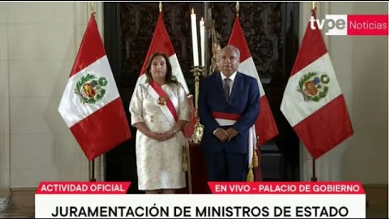 Reproducir: Fe de Erratas 📱🎙️ |  Dina Boluarte cambia de ministros, ¿Se salvará Adrianzen en el Congreso?