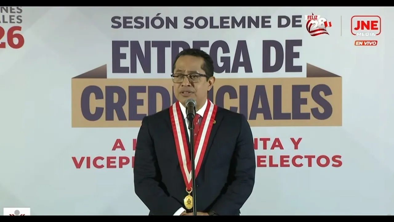 Reproducir: URGENTE! KEIKO ALIAS PRESIDENTA DINA 2.0 RECIBE CREDENCIALES DE SUS COMPLICES DE FRAUDE - JNE