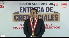 URGENTE! KEIKO ALIAS PRESIDENTA DINA 2.0 RECIBE CREDENCIALES DE SUS COMPLICES DE FRAUDE - JNE