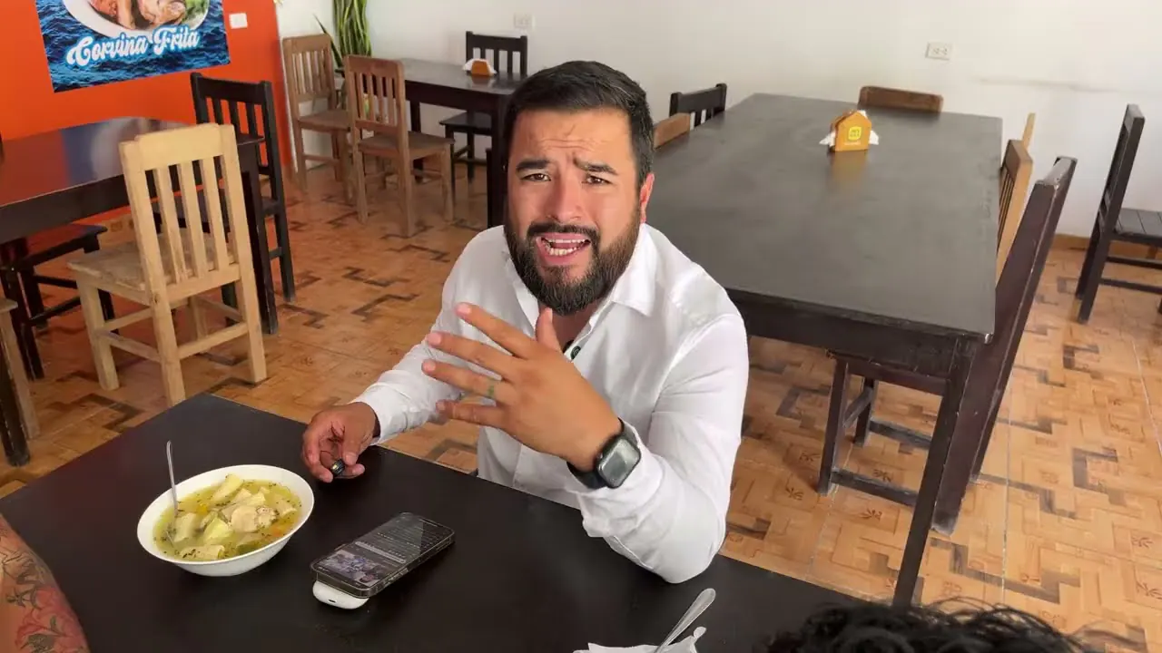 Reproducir: ALMORZANDO EN CAMANA